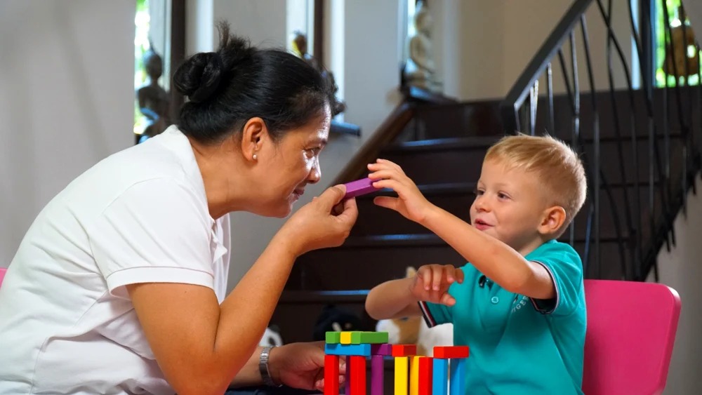 România aduce educatoare și îngrijitoare din Indonezia