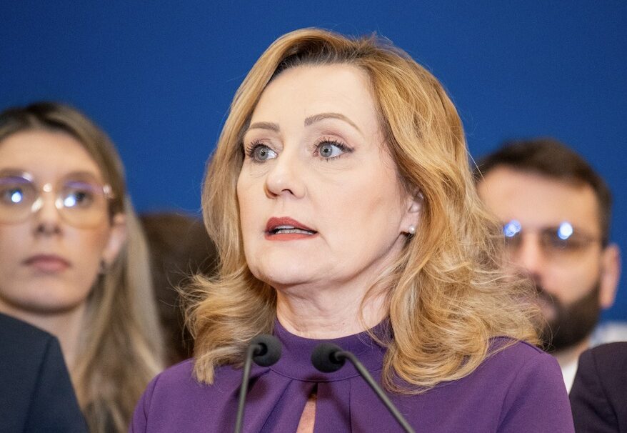 Elena Lasconi a dat startul la demisii