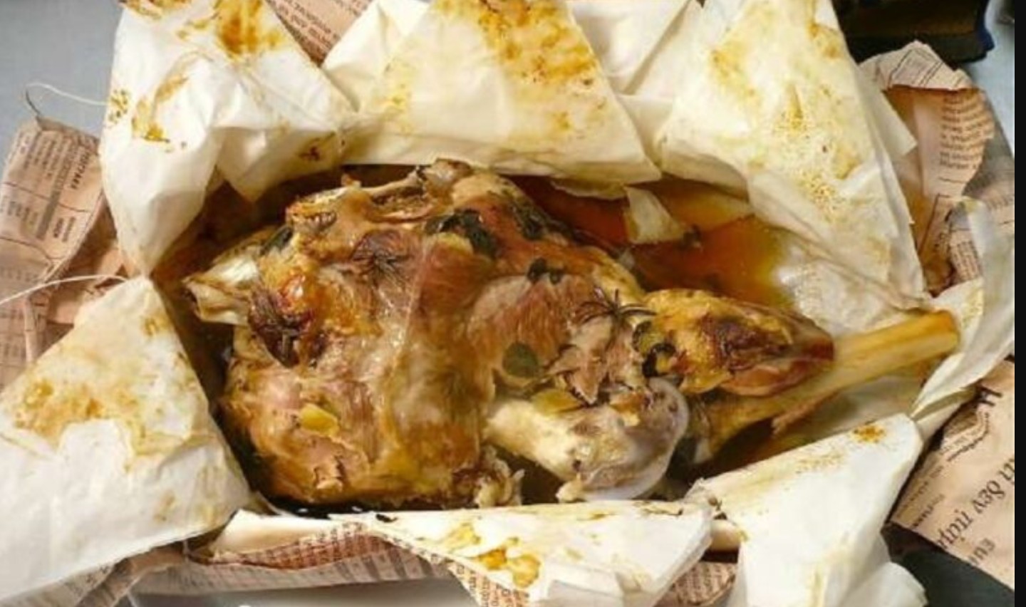 Rețetă de Paște: Friptură de miel/ied cu brânză