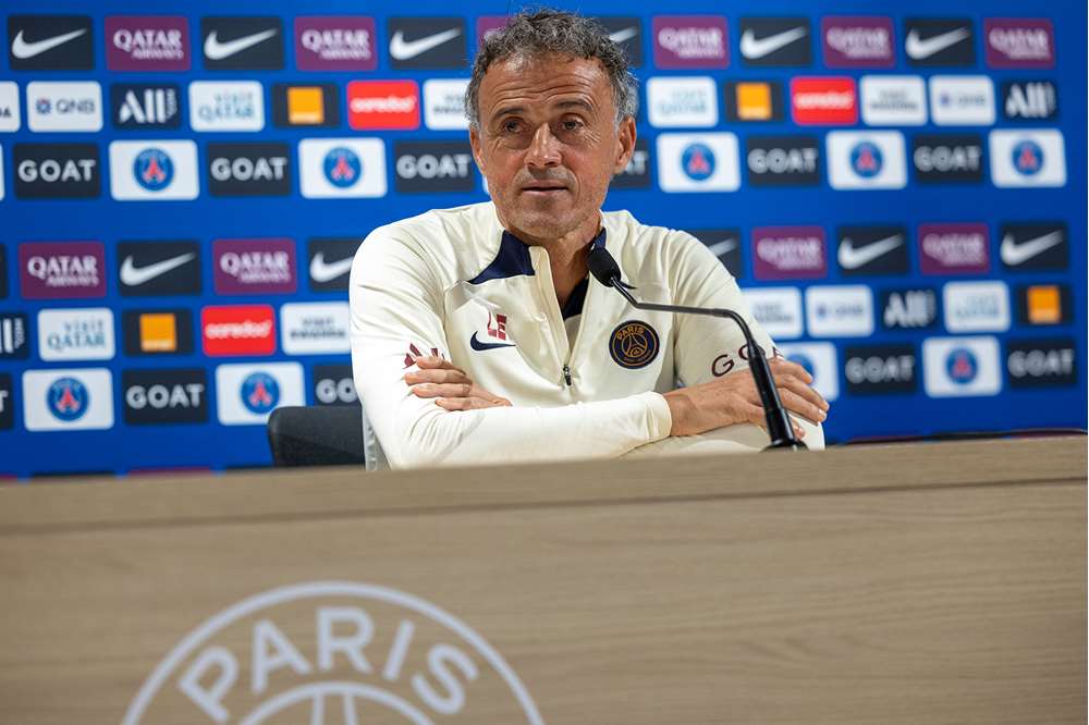 Fotbaliști aplaudați sub ochii prințului William