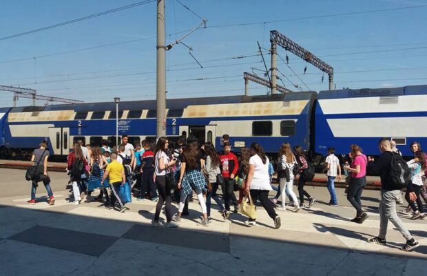 Vine vacanța cu trenu` de Franța