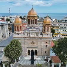 Cum așa? Lumina Sfântă, adusă din largul mării, nu de la Patriarhie