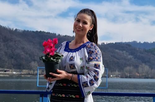 Solistă de muzică populară atacată de șacali