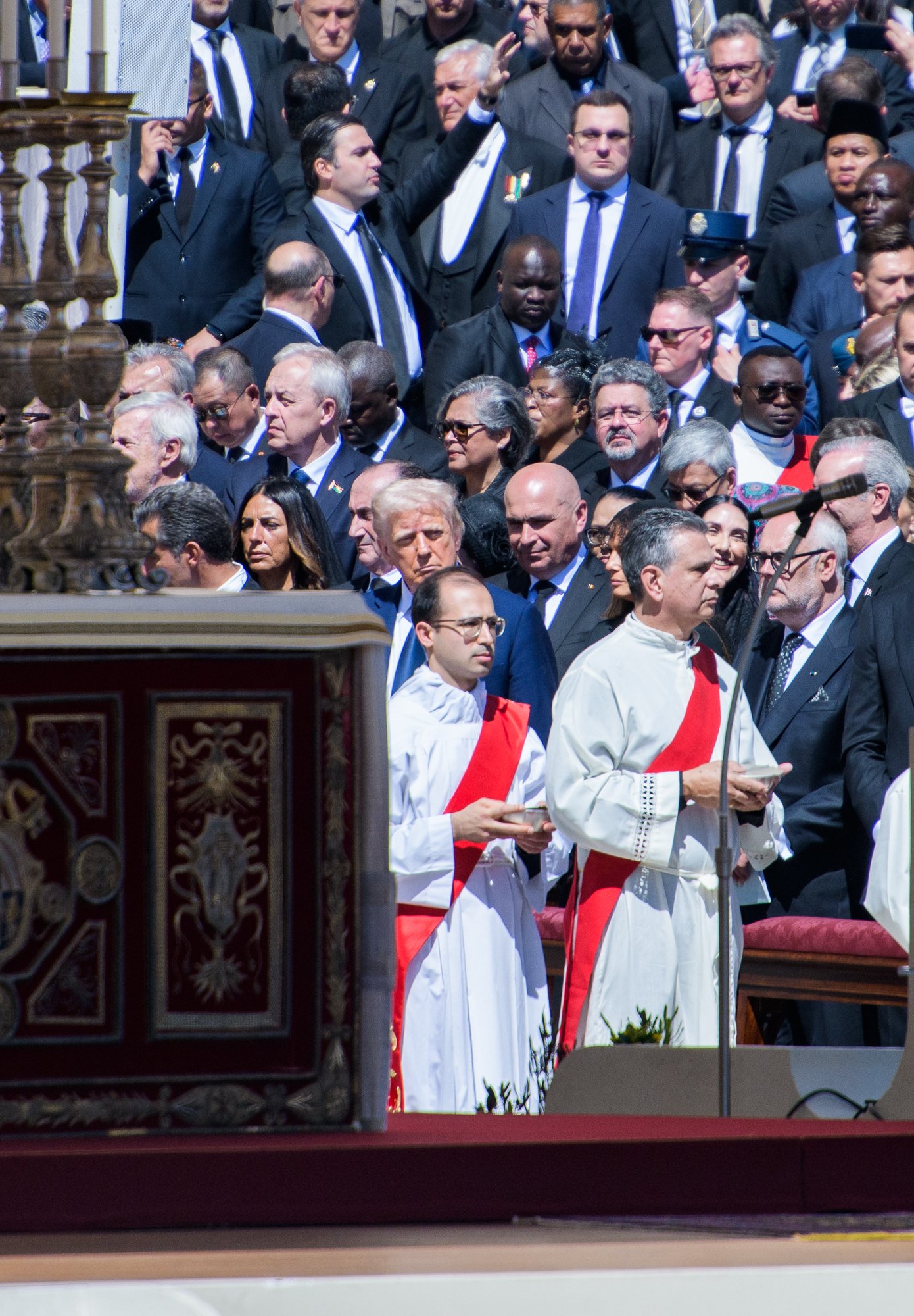 Controversă. Anca Alexandrescu: Cum a stat Bolojan și în spatele lui Trump și al lui Macron?