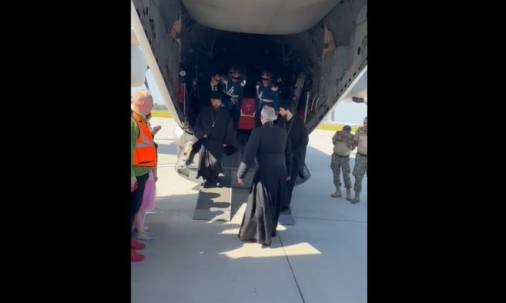 The relics of St. Empress Elena, brought by plane (video)