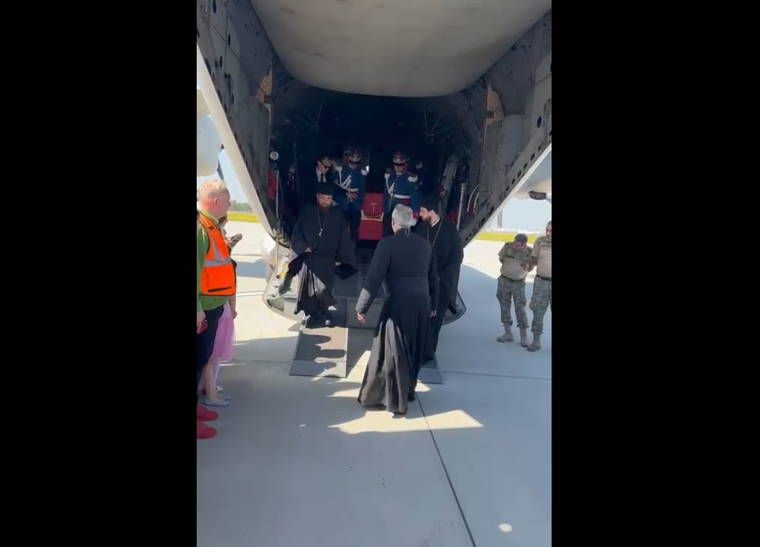 Moaștele Sf. Împărătese Elena, aduse cu avionul (video)