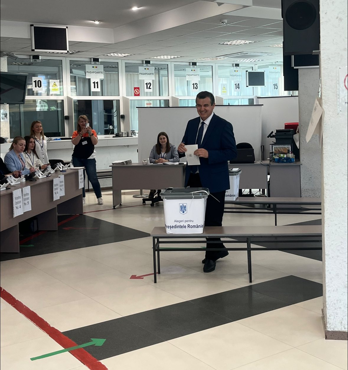 Hai să-i speriem cu ruşii şi acum!