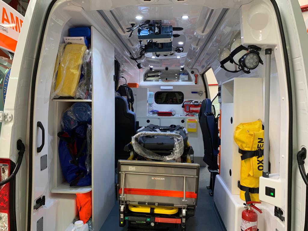 Bărbat rănit după ce s-a răsturnat cu tractorul