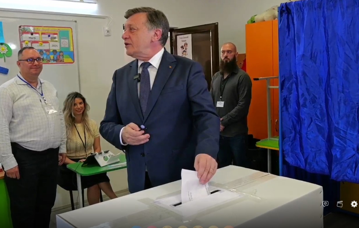 Crin Antonescu, la vot