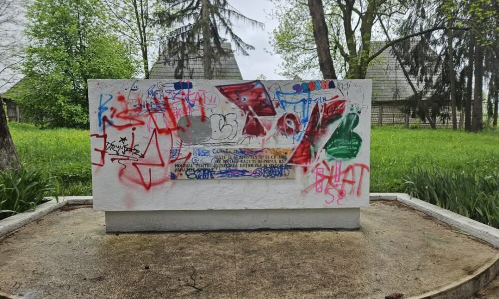 Act of vandalism in the hero’s cemetery