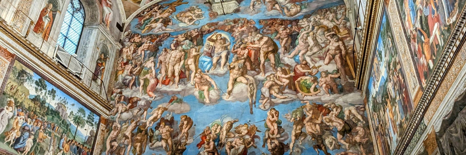 În spatele ușilor închise