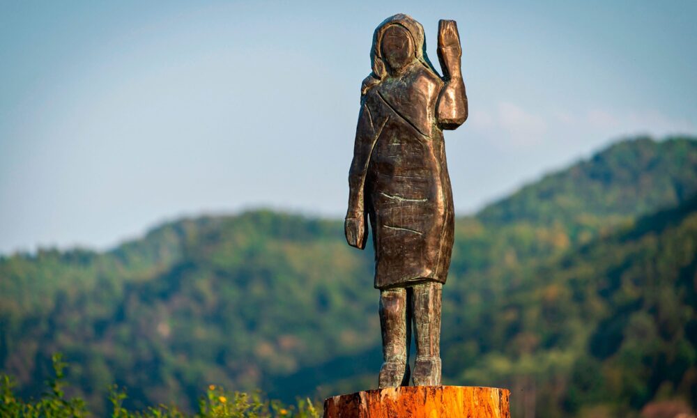 Melania Trump, left without a statue
