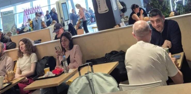 Simion, văzut iar peste hotare