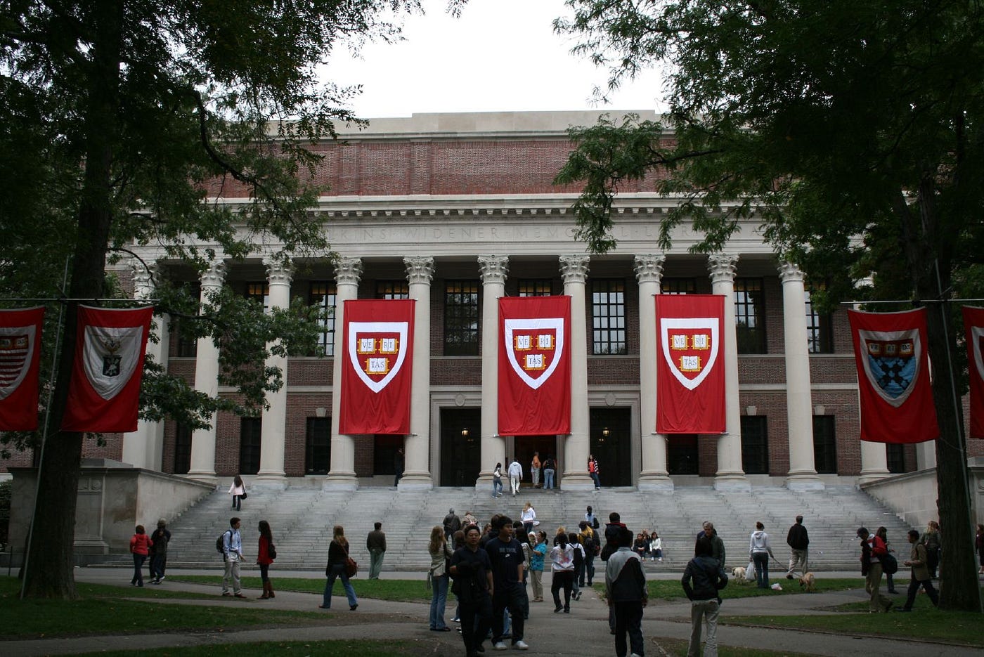 Ce se întâmplă cu studenții români de la Harvard