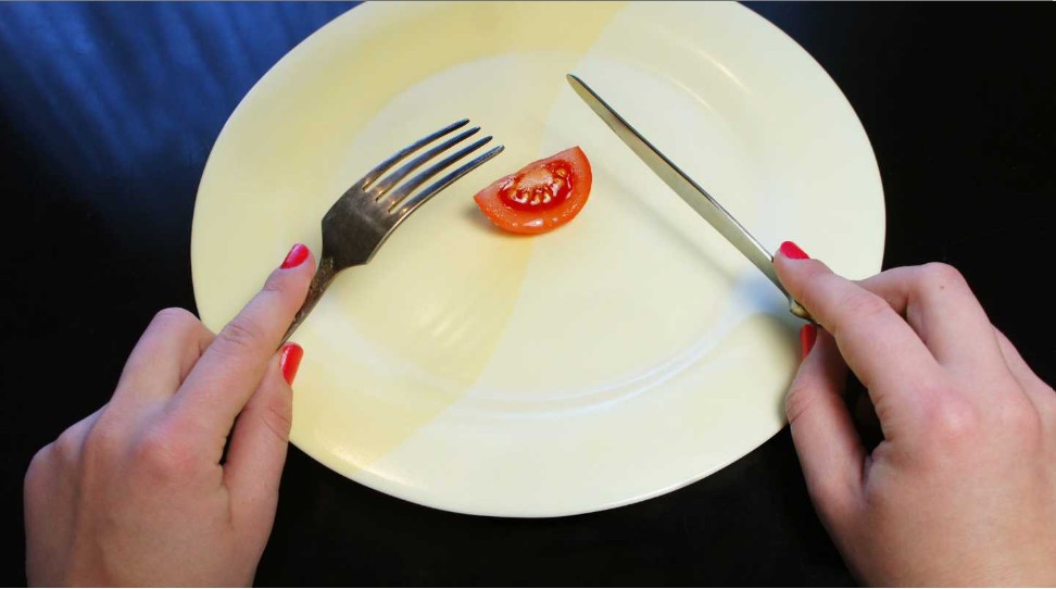 De ce nu slăbești mâncând puțin?