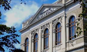 Universitatea și Diplomația Publică