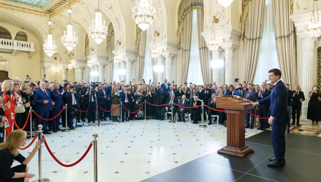 Președinte instalat ca la nuntă