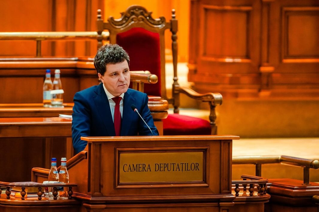 Legea privind interzicerea simbolurilor fasciste și legionare. APADOR-CH i-a scris lui Nicușor Dan