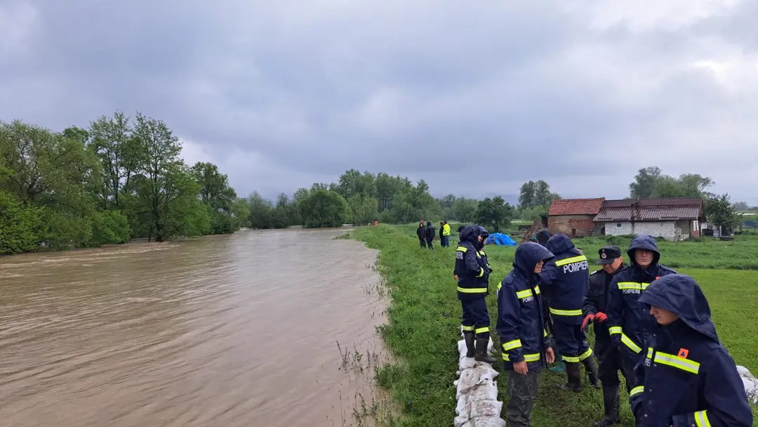 Mii de angajați ANAR mobilizați în zonele lovite de inundații