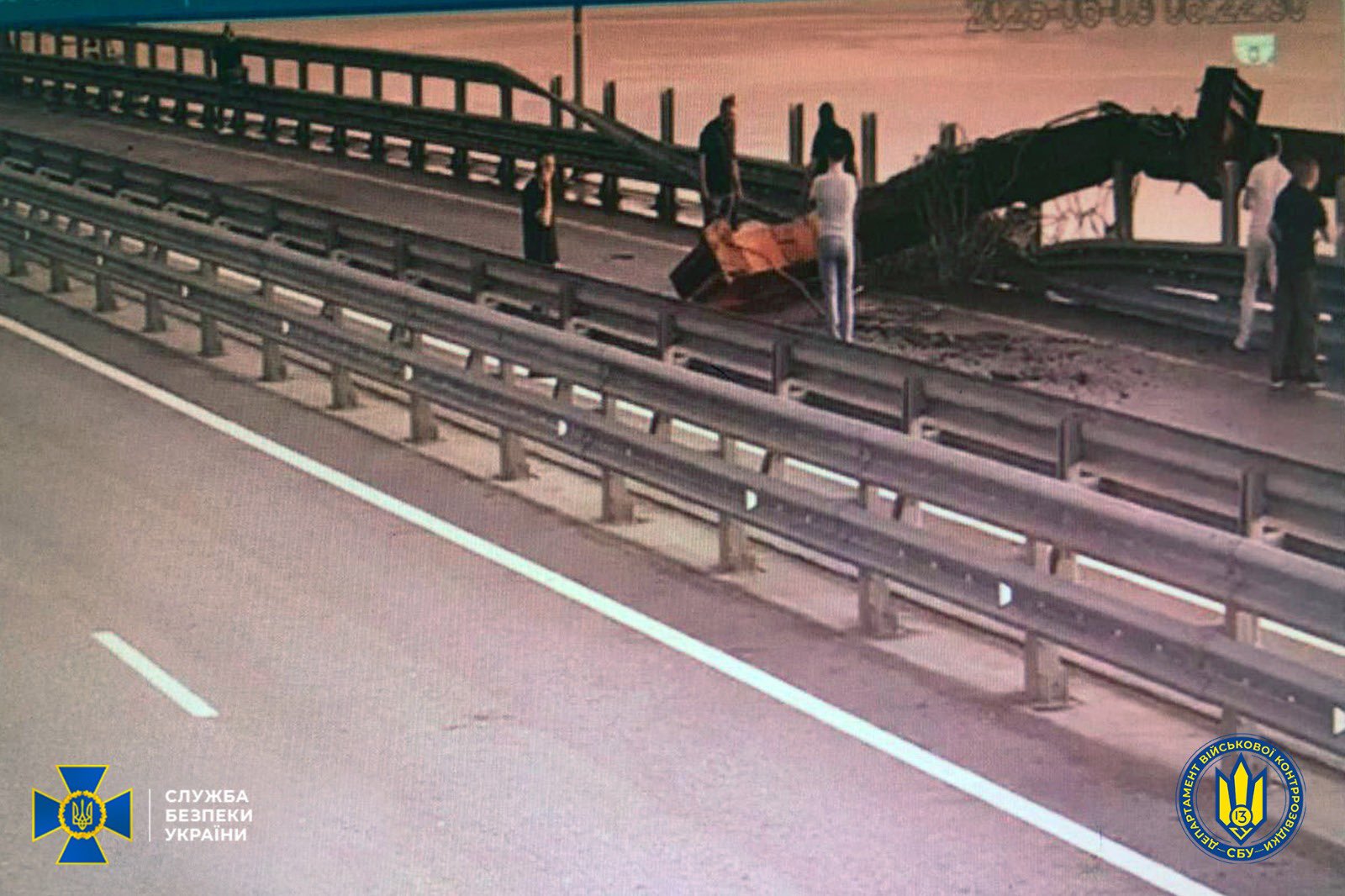 Explozibili plasați la Podul Kerci (video)