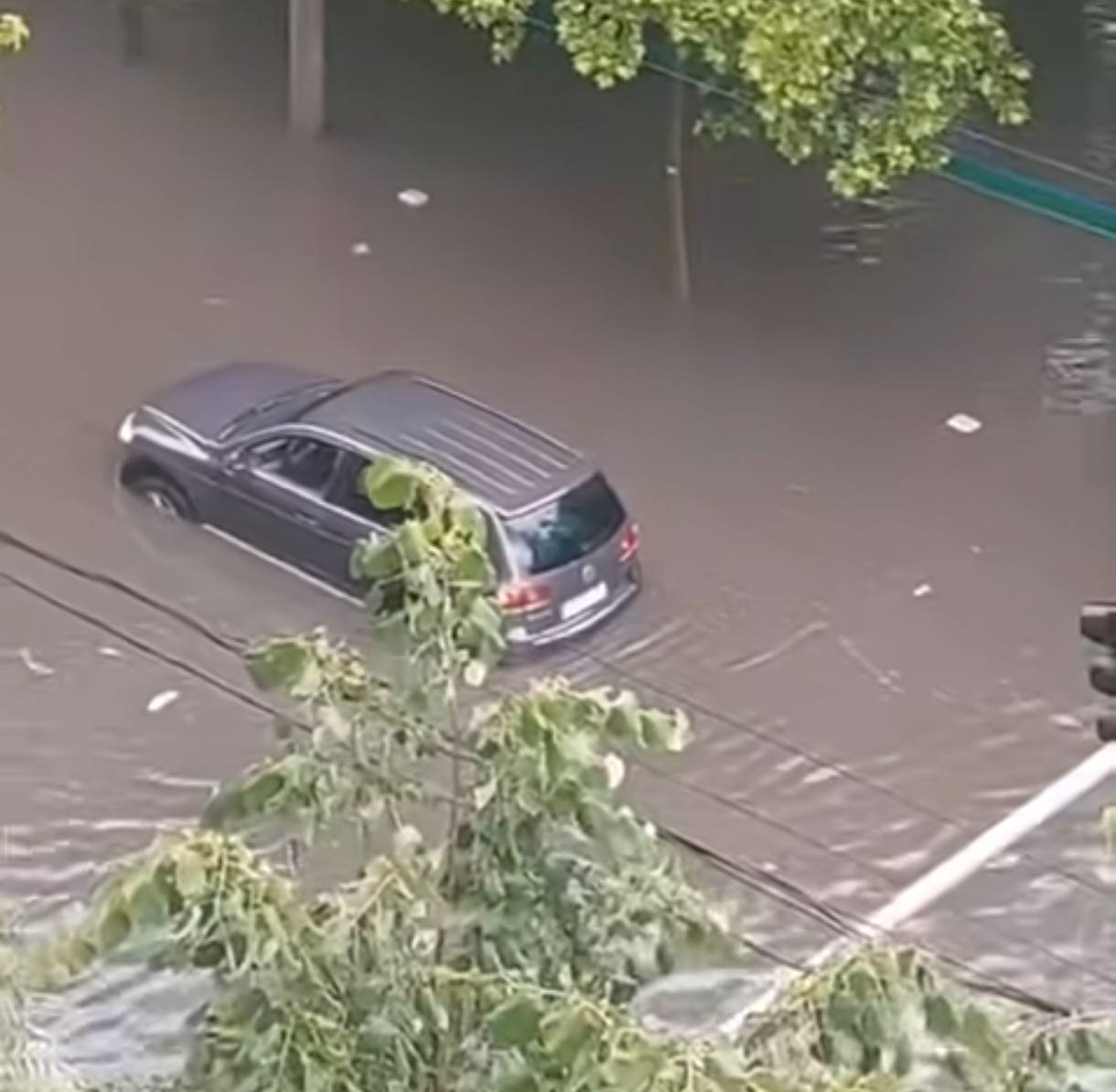 63 de maşini au fost avariate în Bucureşti