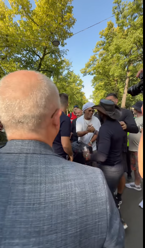 Ronaldinho, întâmpinat de Boc la Cluj. Un detaliu atrage atenția (video)