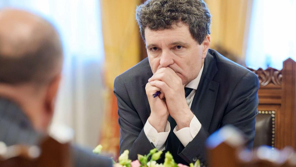 Ne-au luat de proști ca să piardă vremea