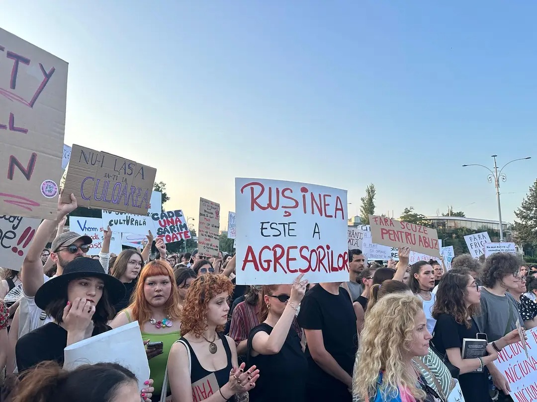 Protest în Piaţa Victoriei: ‘Siguranţă pentru toate femeile”