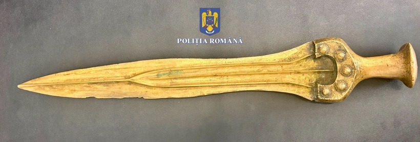 Sabie care ar data din Epoca bronzului, găsită la percheziţii