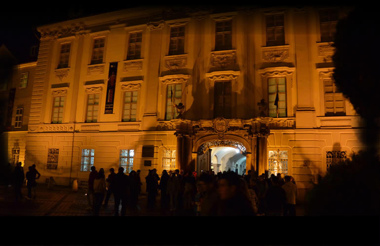 Cultura română, ca la piață