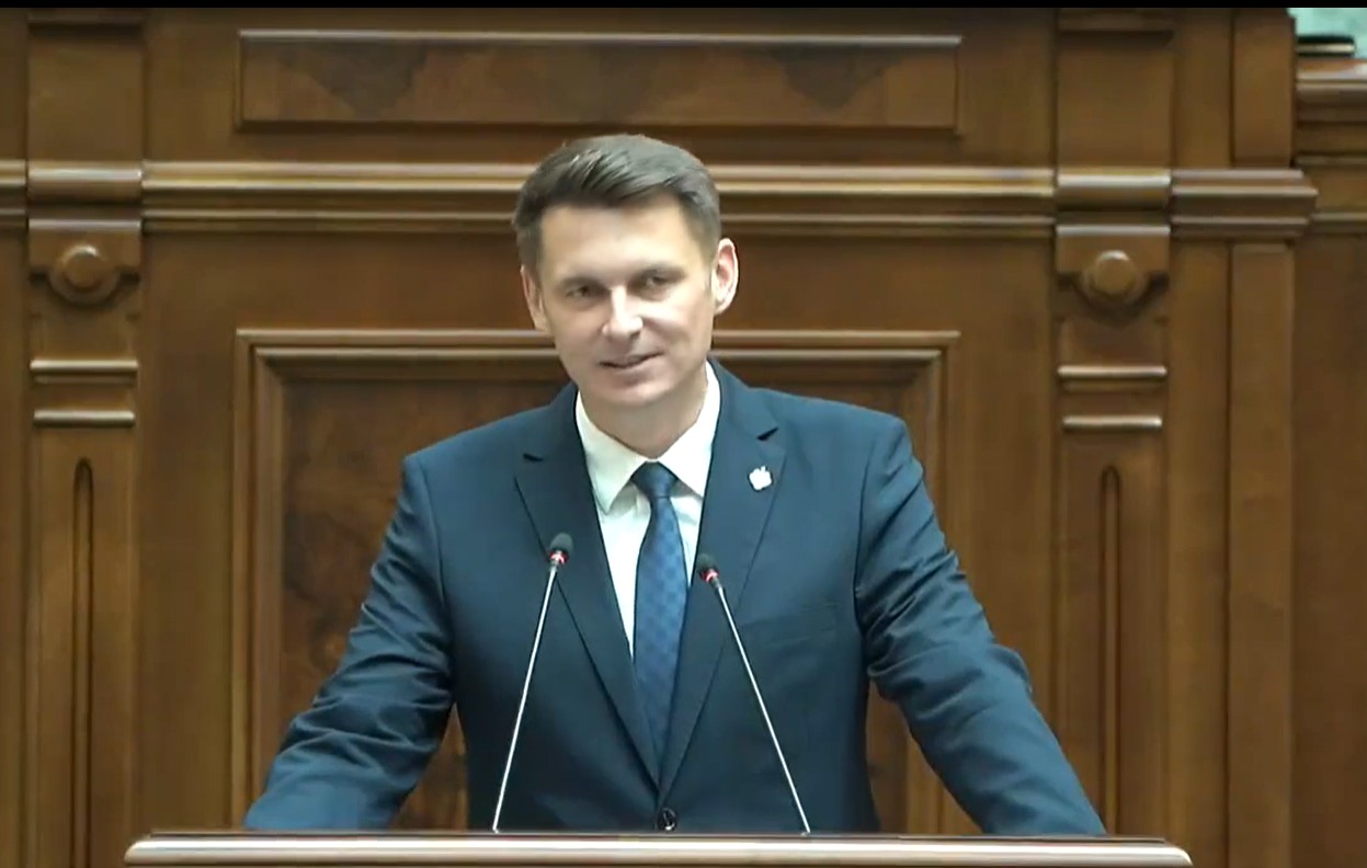 Senatorii n-au vrut nici SOS, și nici premieră