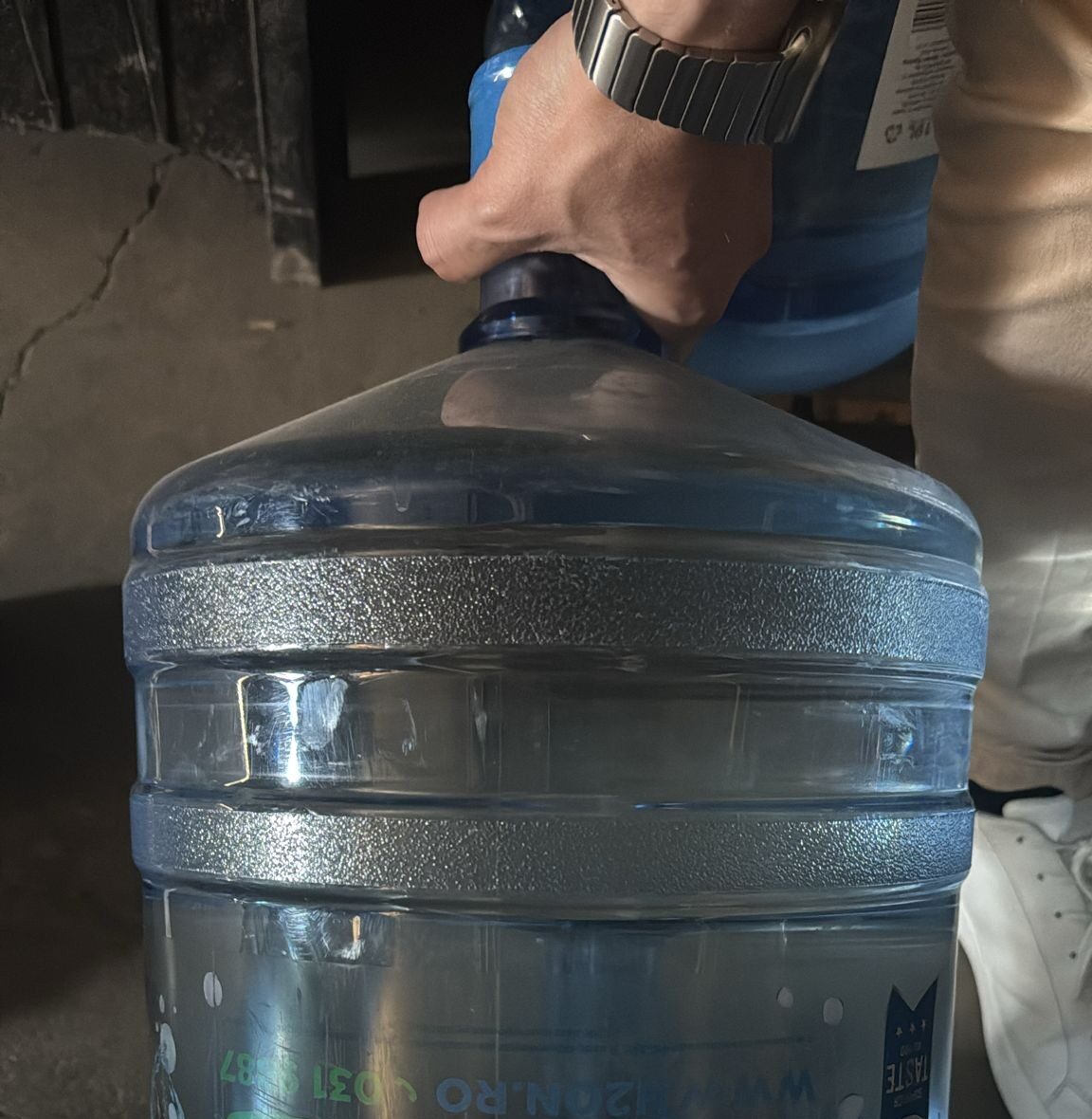 Apă pentru îmbuteliere, infestată cu bacterii