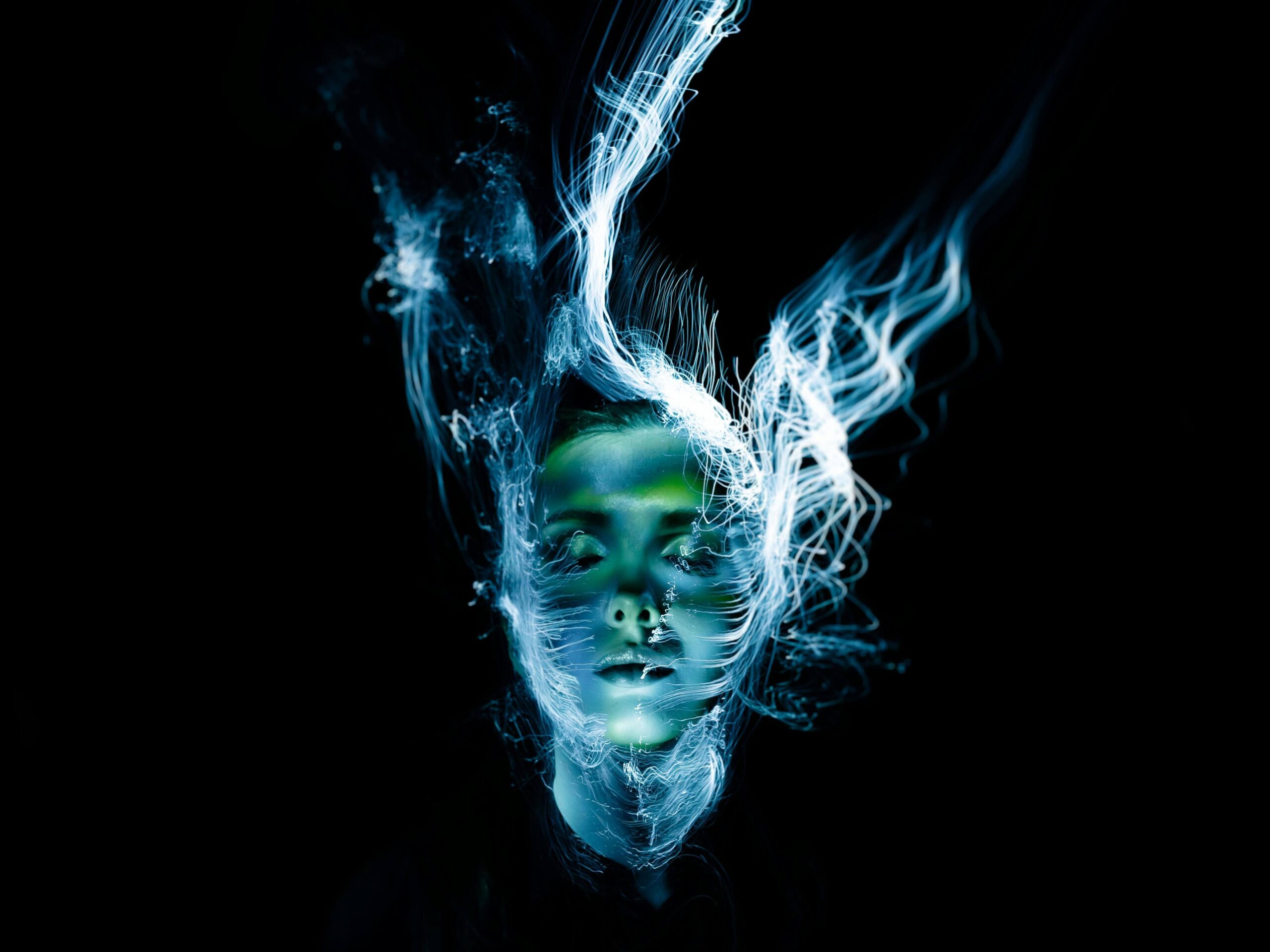 -Organizează un ecosistem eficient între dispozitive