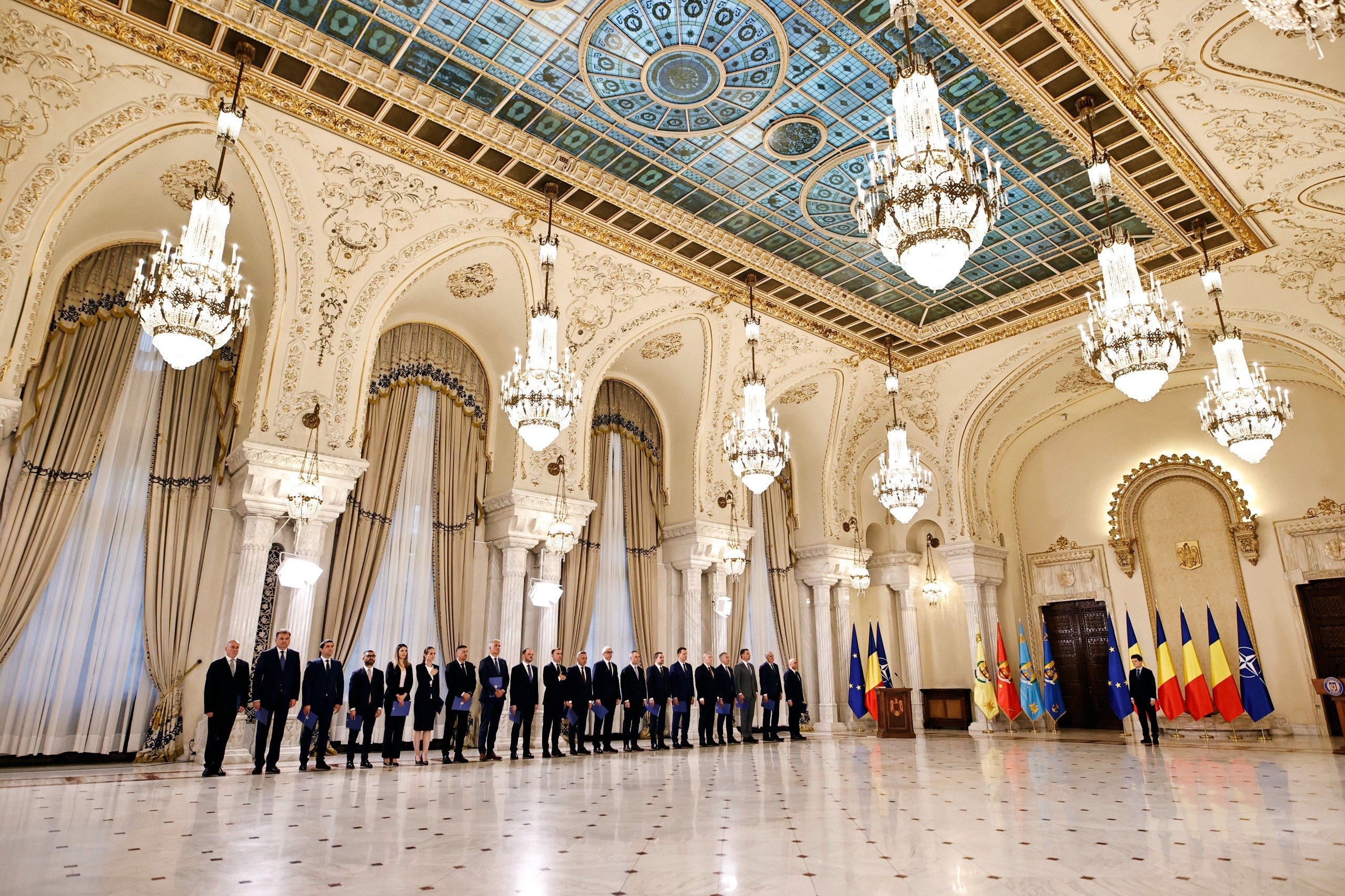 Guvern nou, muzică veche