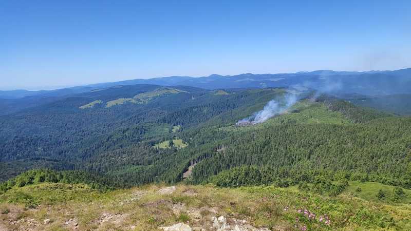 ISU Buzău, apel la populație. Incediu în Masivul Penteleu