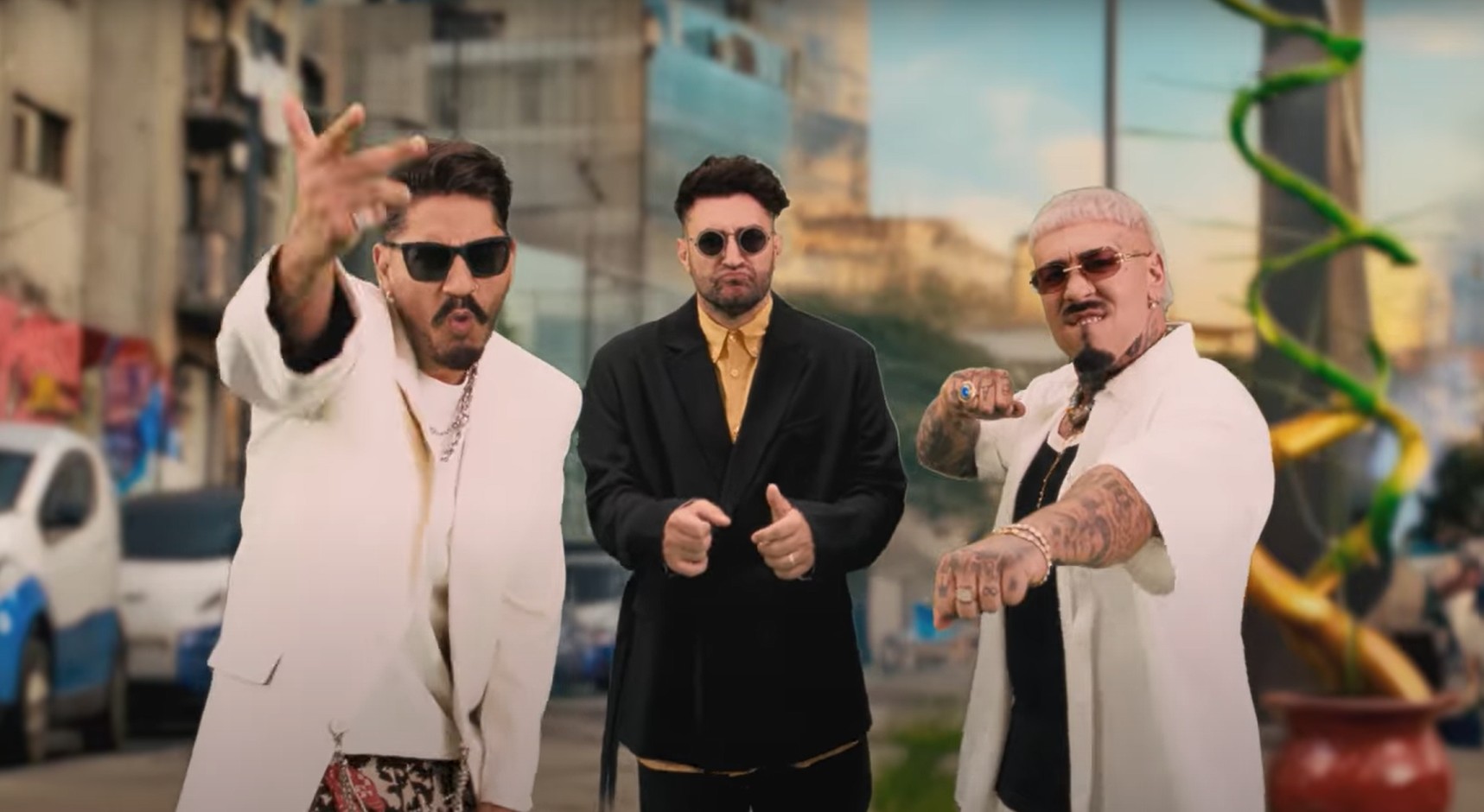 Trei artiști români și Miss Univers