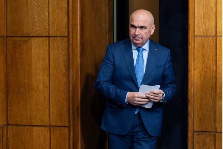 Tăierea salariilor din bun-simț, pasată la Bolojan. Cum a răspuns