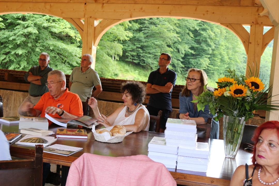 Expoziția Taberei de pictură și sculptură de la Grădiștea de Munte (album foto)