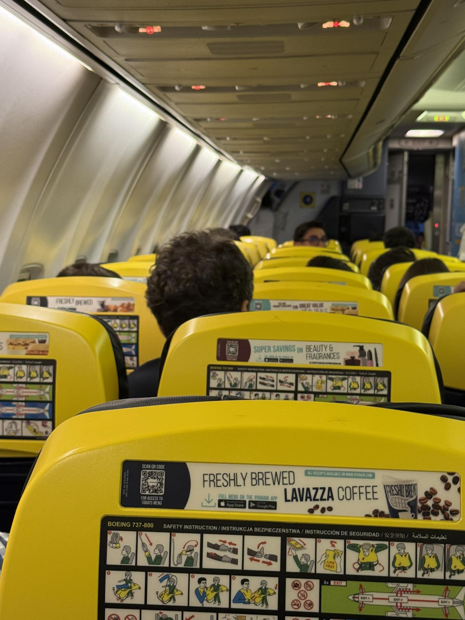 Președintele și-a dus fiica la Milano cu o cursă low cost