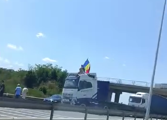 Intrarea în București, blocată de doi şoferi în semn de protest