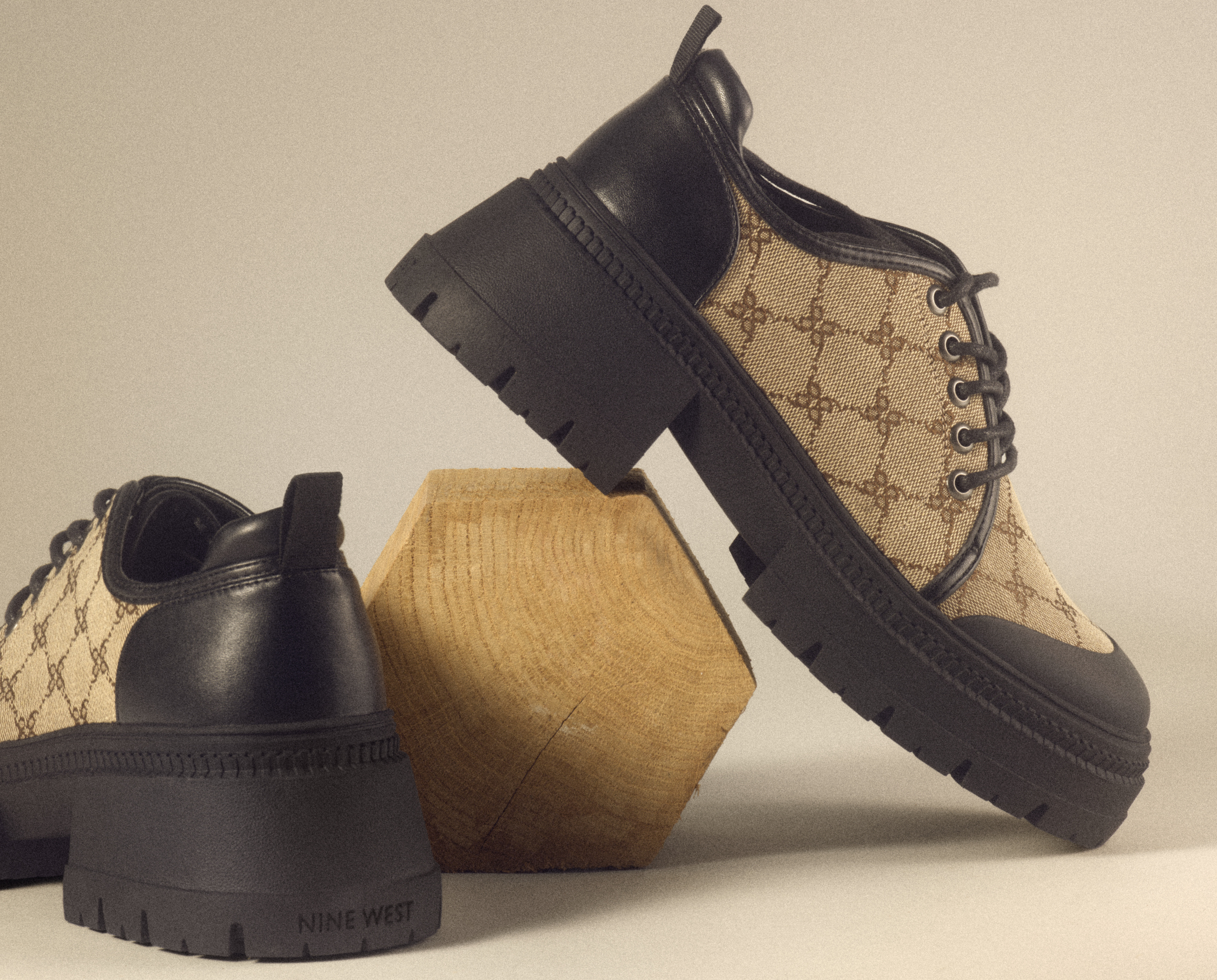 Pantofi casual de damă: Sportivi sau eleganți? Vezi cele mai la modă designuri