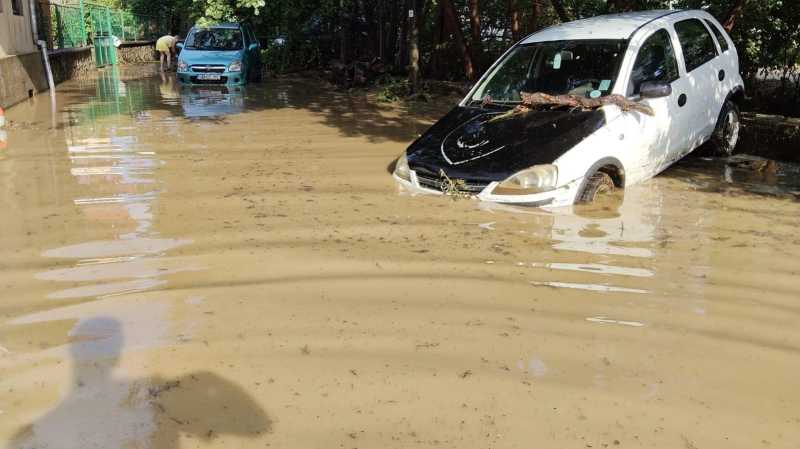 Prăpăd în țară din cauza furtunii