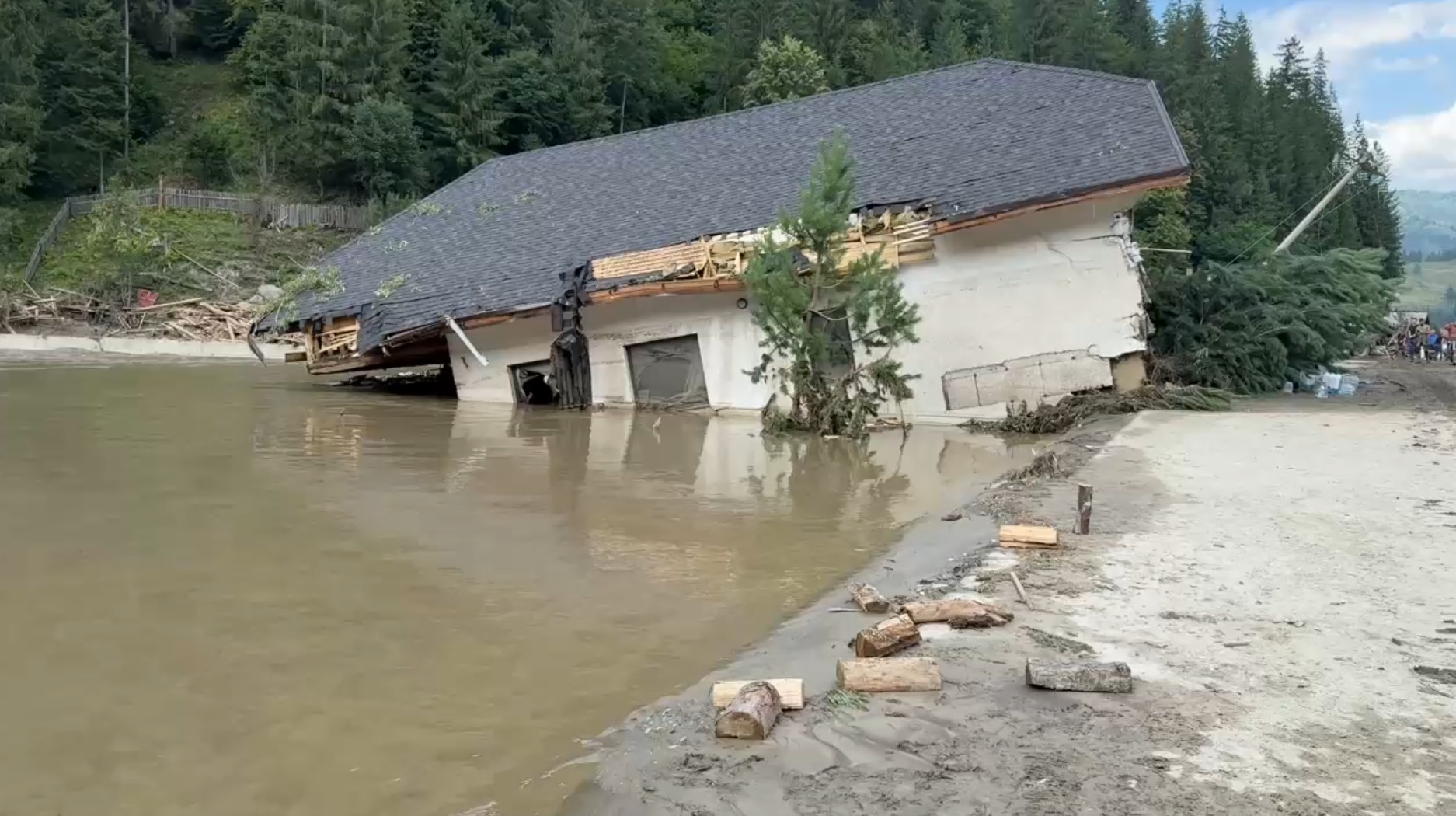 Crește numărul morților după prăpădul din județul Suceava