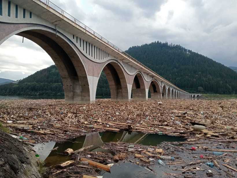 Dezastru la lacul Izvorul Muntelui