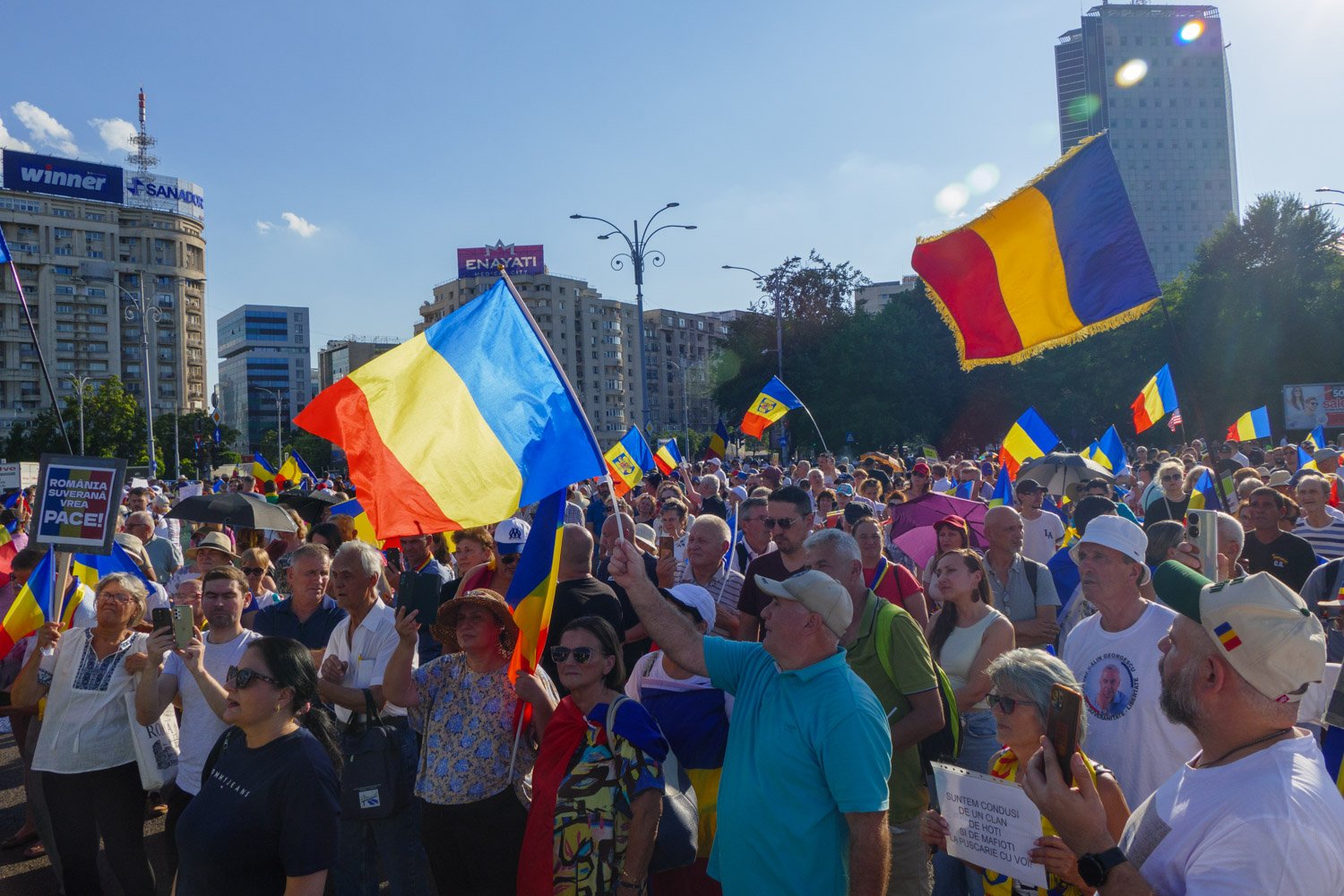 (Fotoreportaj) Protest la ușa lui Bolojan