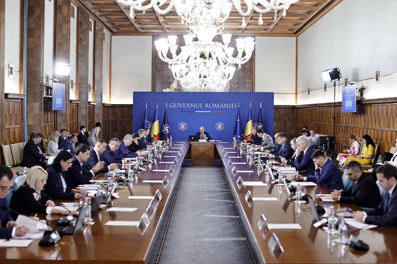 Guvernul Bolojan mascat printre fraudele curente