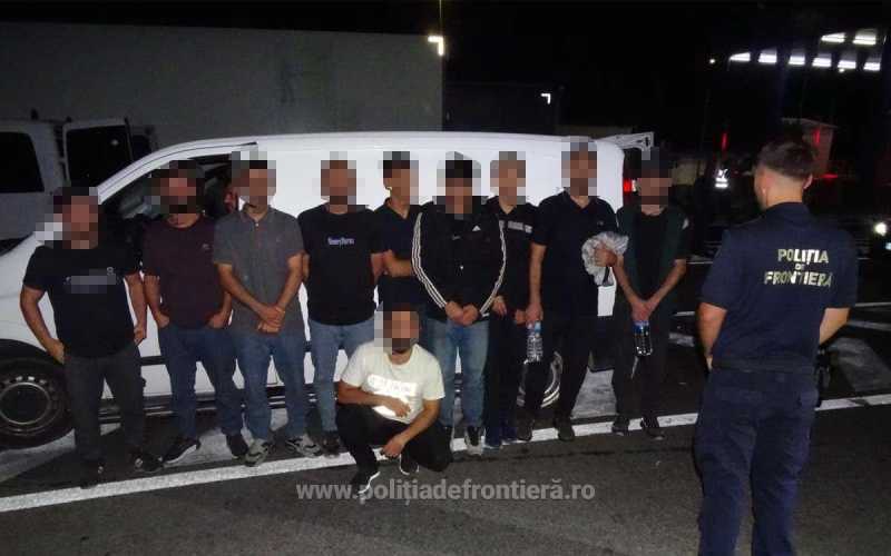 Migranți, depistați într-un microbuz de Calafat
