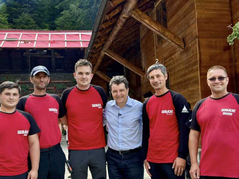 Președintele coboară greu de la munte. Nicușor Dan, în imagini