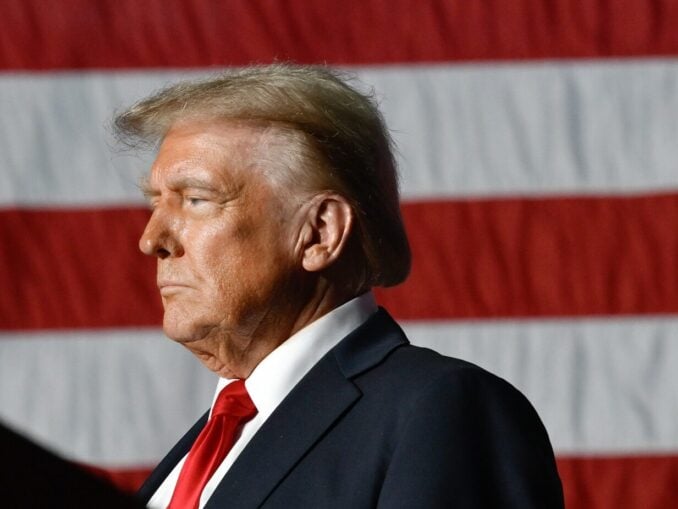 Trump a apărut din nou cu vânătăi, de data aceasta pe mâna stângă