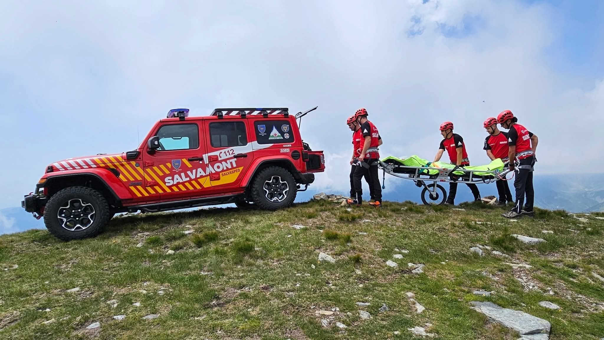 Turiști străini atacați de câini în Munții Rodnei